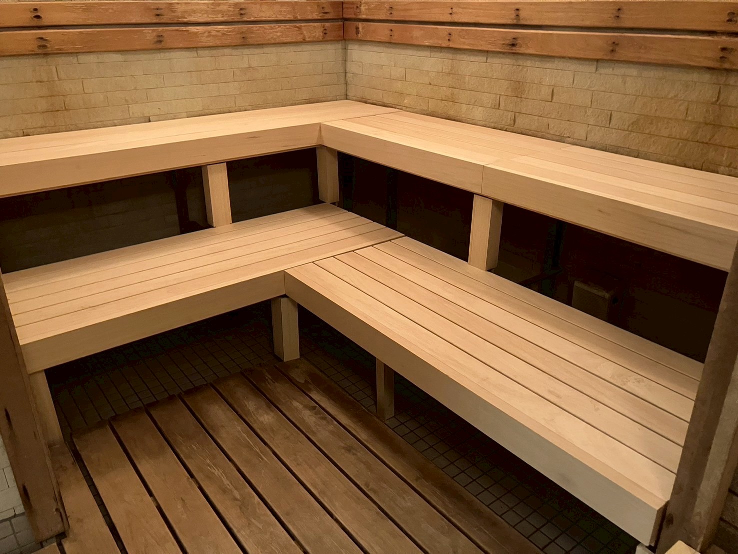 【内装工事】サウナ室座面張替